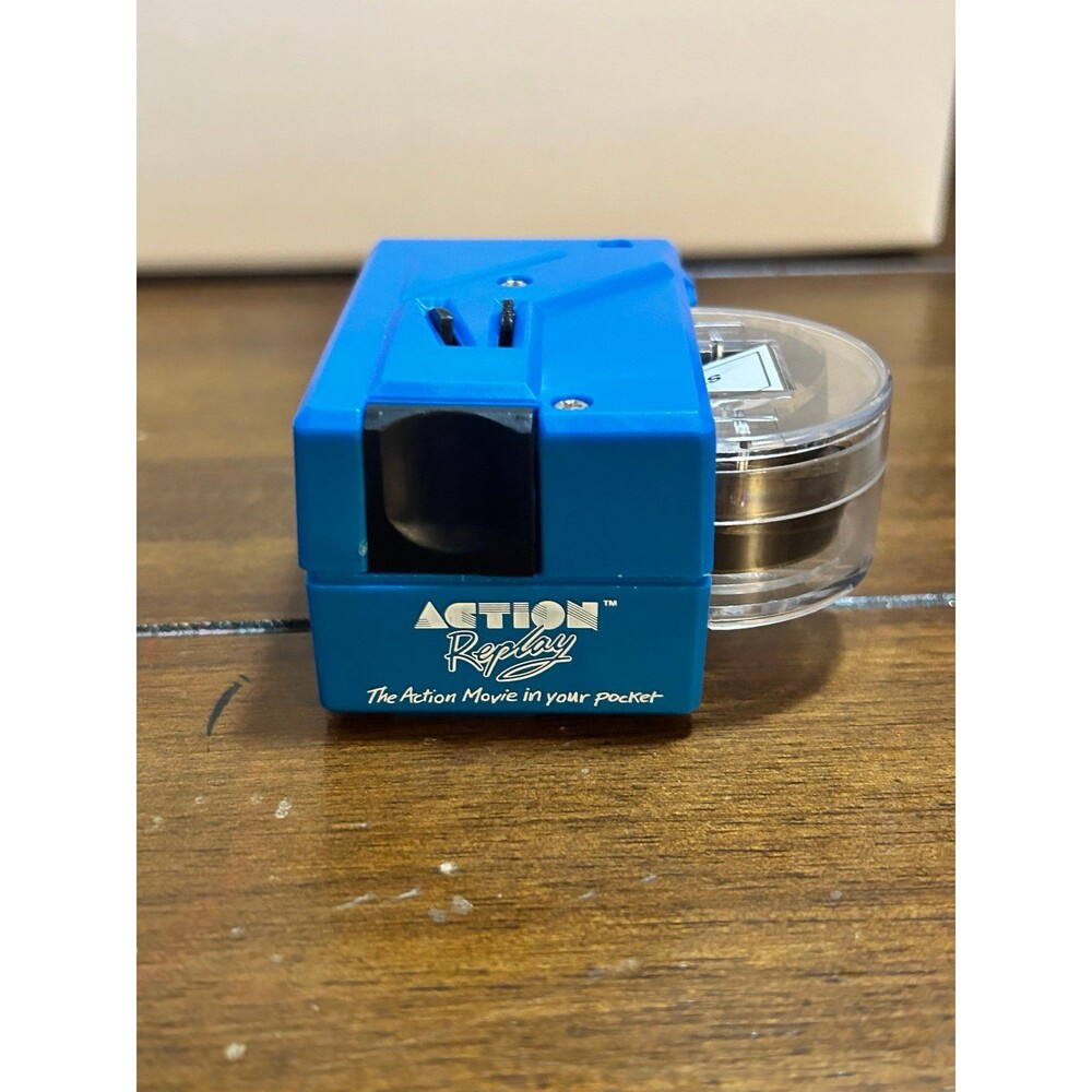 Action Replay Movie In Your Pocket Player with Stingray Cartridge Vint 1992 (PM)